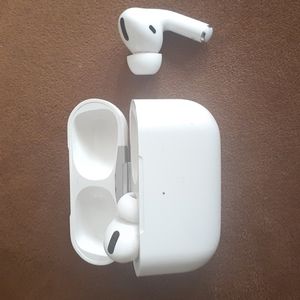 apple-airpods pro